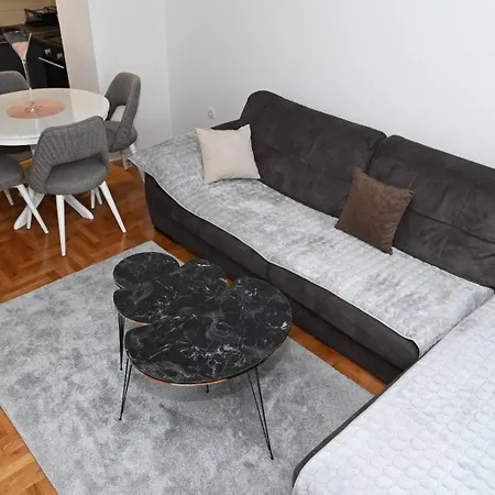 Apartment Sweet Memories *